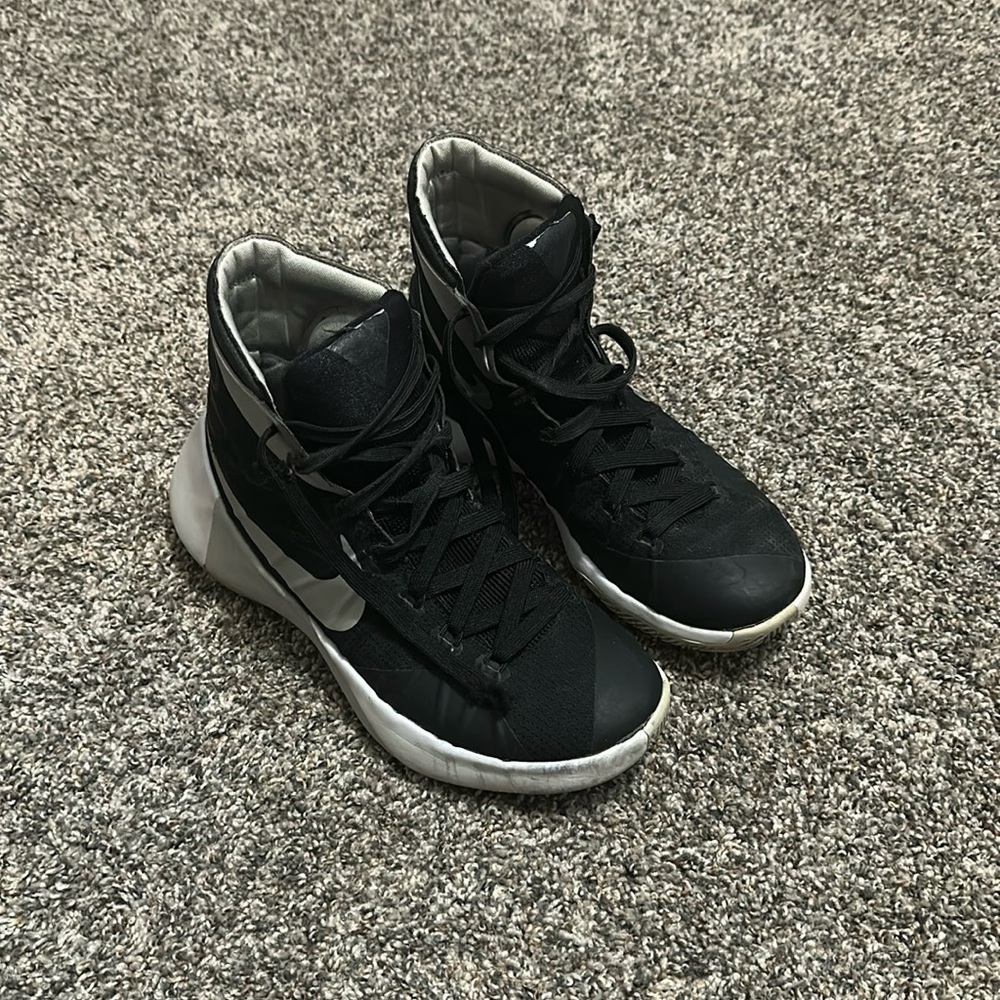 Nike HyperDunk 2015’s Used Condition, Laces need replaced see wear in photos.